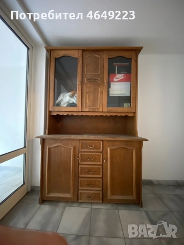 шкаф от естествено дърво