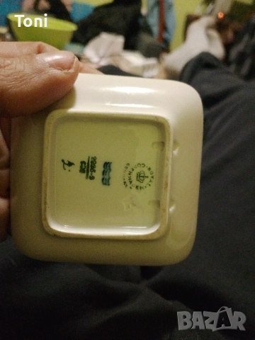 Малка керамична чинийка за стенна плочка Royal Copenhagen (2985 / 985), снимка 2 - Антикварни и старинни предмети - 53417657