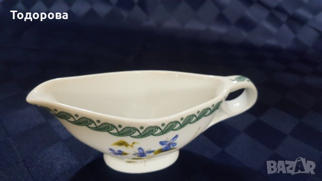 Малка порцеланова сосиерка, снимка 2 - Чинии - 33952019