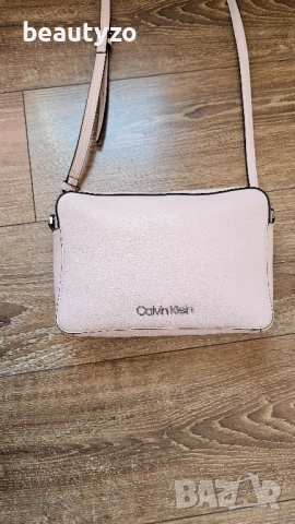 Дамска Crossbody чанта Calvin Klein, снимка 2 - Чанти - 51714421
