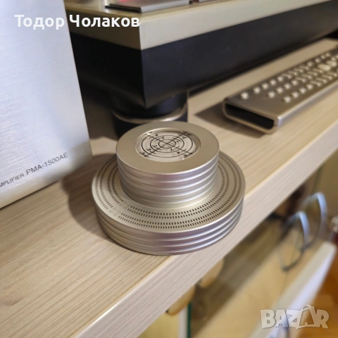 Клампа Record Aluminum Stabilizer with Bubble Level Silver Cтабилизатор, снимка 5 - Грамофони - 53393570