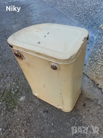 Ретро метална кутия за хляб, снимка 3 - Антикварни и старинни предмети - 48728368