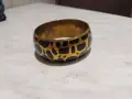 винтидж гривна месинг твърда гривна (bangle) в златист цвят с черен живот. принт фи 77мм вътр.66 мм, снимка 1