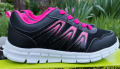Дамски/Детски маратонки 33 номер/размер, в черно с розово - стелка 22,6см., снимка 1 - Дамски ежедневни обувки - 44840185