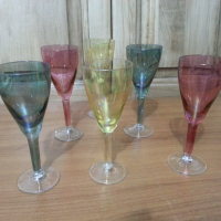Стъклени чаши чашки цветно стъкло, снимка 1 - Антикварни и старинни предмети - 36212567