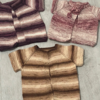 Ръчно плетен комплект , снимка 8 - Комплекти за бебе - 44637188