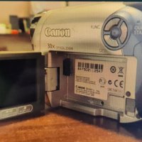 Цифрова видеокамера Canon DC201, снимка 3 - Камери - 40825443