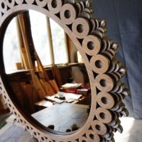 Огледало с дърворезбована рамка, снимка 3 - Огледала - 41420129