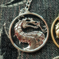 Медальони "Mortal kombat ",нов-10 лв, снимка 5 - Колиета, медальони, синджири - 36209883