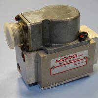 Сервоклапан MOOG DO77-142 servo valves, снимка 1 - Резервни части за машини - 41729017
