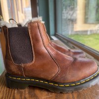 Боти от естествена кожа на Dr. Martens, снимка 1 - Дамски боти - 44320585