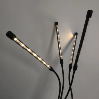 Настолна лампа с щипка, LED, снимка 1 - Друга електроника - 44822335