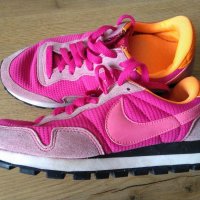 Дамски маратонки Nike air, снимка 1 - Маратонки - 40652823