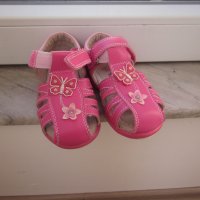 Сладки сандалки, снимка 1 - Детски сандали и чехли - 35962733
