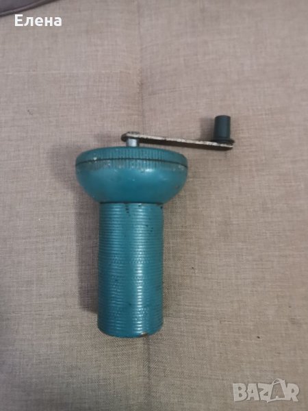 Стара масивна мелничка, снимка 1