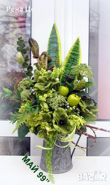 Зелена аранжировка в метална антична кана, снимка 1