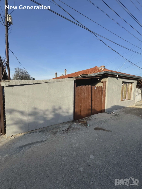 Продава къща на 100 метра от Дунавската градина с нов покрив и дограма , 9 стаи, снимка 1