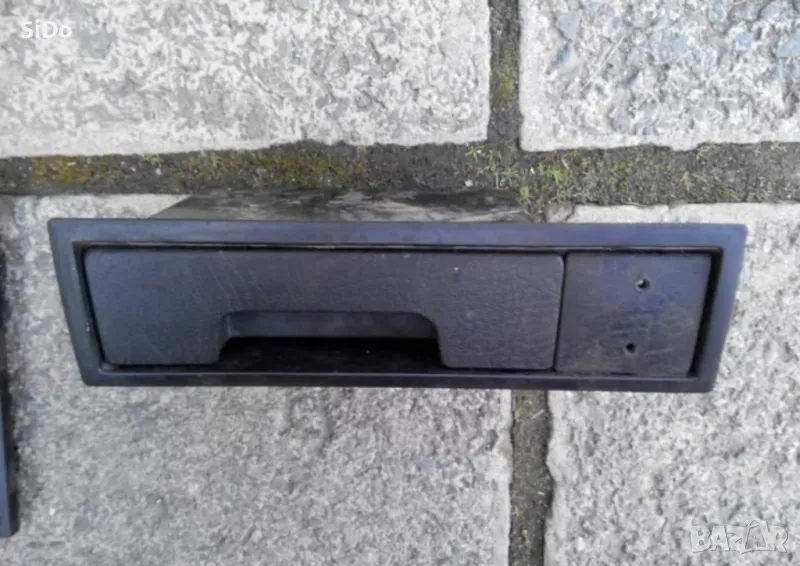 Оригинален пепелник за таблото (мястото на средните духалки за парното) за Голф 2!, снимка 1