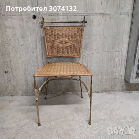 Интересен стол от метал и ратан, снимка 1 - Столове - 36299779