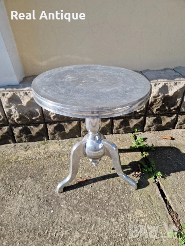 Чудесна антикварна алуминиева градинска масичка 