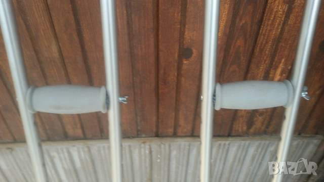 Две алуминиеви патерици за подмишница Mobiak, снимка 5 - Патерици - 53367484