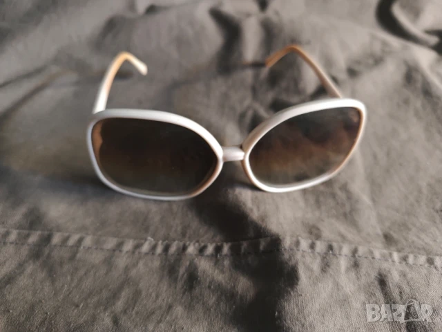 Продавам Ретро /винтидж слънчеви очила, снимка 11 - Слънчеви и диоптрични очила - 39811460