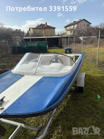 лодка тримаран с двигател и колесар , снимка 2 - Воден транспорт - 53485989