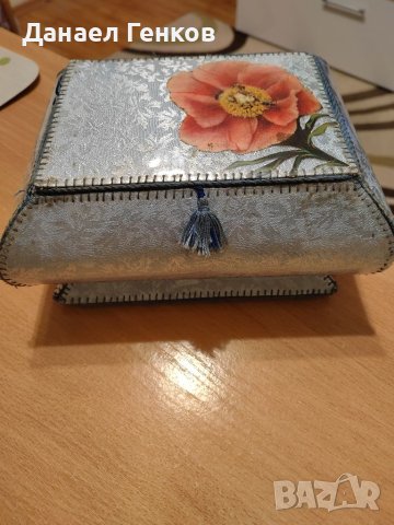  Ретро кутия за бижута и кутия от крем.