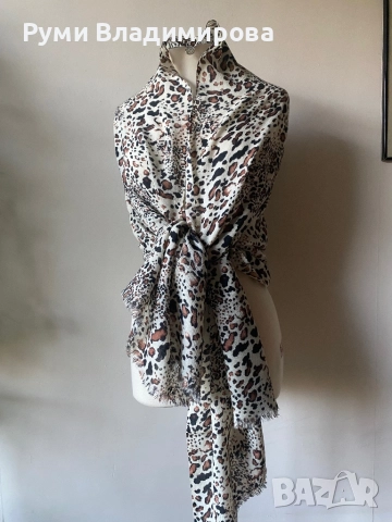 Леопардов шал Claire от вълна, снимка 2 - Шалове - 42957387