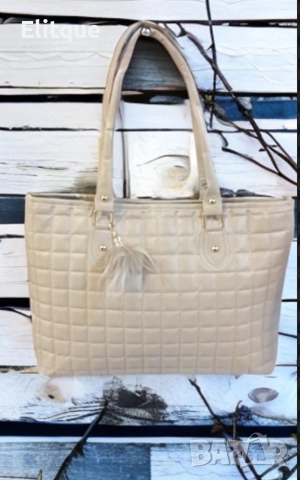 Дамска кожена чанта с пухче, снимка 2 - Чанти - 52864264