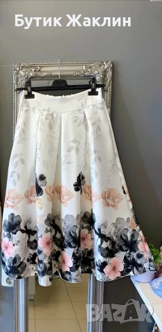 Флорална разкроена пола