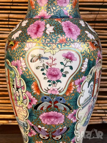 Ръчно рисувана порцеланова ваза в китайски стил – Famille Rose, снимка 5 - Антикварни и старинни предмети - 50779605