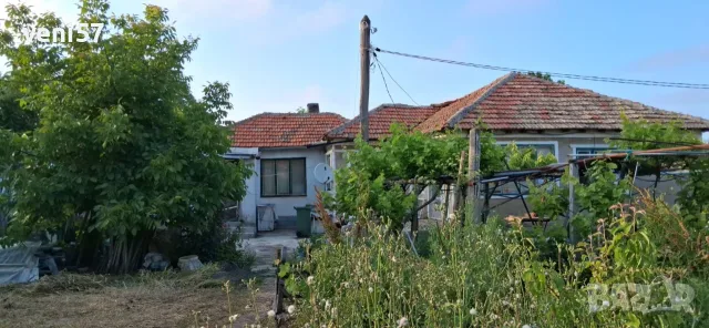 Продавам къща с двор до морето