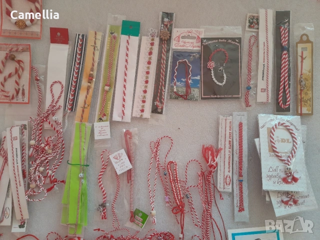 Мартеници - гривни, огромно количество , снимка 3 - Български сувенири - 52890195