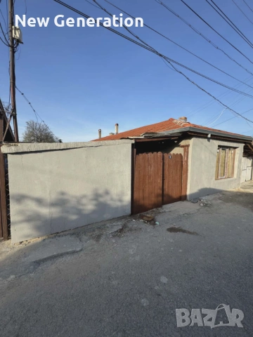 Продава къща на 100 метра от Дунавската градина с нов покрив и дограма , 9 стаи