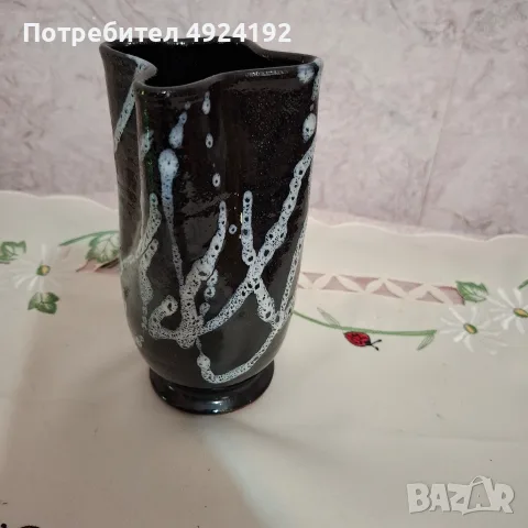 Старинна черна ваза 