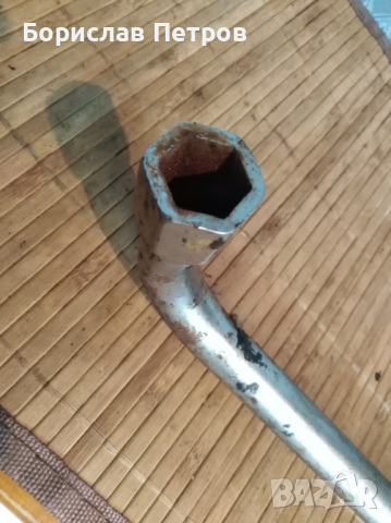 Ключ за гуми 17, снимка 3 - Аксесоари и консумативи - 44794709