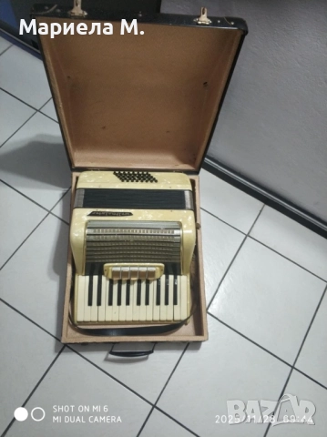 Акордеон Weltmeister, 40 баса, снимка 2 - Акордеони - 52627384