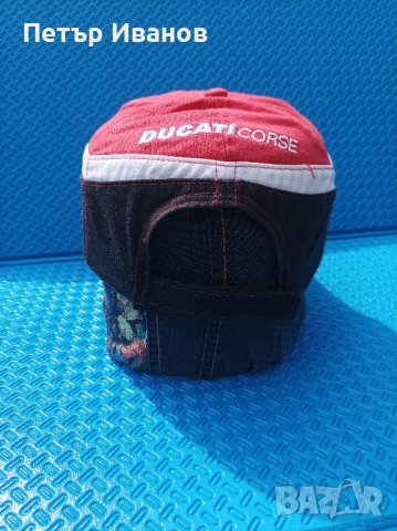 Червена шапка с козирка Ducati Corse, снимка 3 - Шапки - 41376722