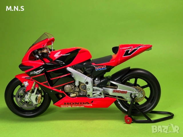 Honda RC211V Мотор Колекционерски  , снимка 14 - Колекции - 53600392
