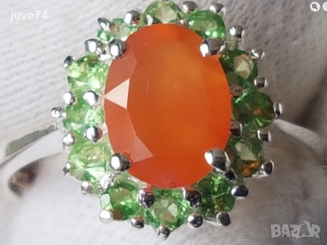 СРЕБЪРЕН ПРЪСТЕН С ОГНЕН ОПАЛ (МЕКСИКО) И ЦАВОРИТ (ЗЕЛЕН ГРАНАТ) ОТ КЕНИЯ