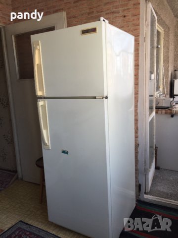 Продавам хладилник с фризер 300л, снимка 3 - Хладилници - 44292091