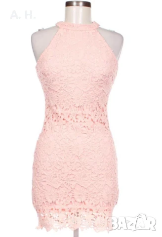 розова къса дантелена рокля