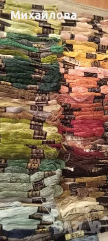 710 бр. чилета ДМС конци за бродиране , снимка 13 - Гоблени - 49123359