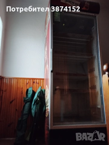 Вертикална хладилна витрина 