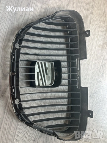 Оригинална предна решетка за Seat Leon 1P, снимка 2 - Аксесоари и консумативи - 56045481