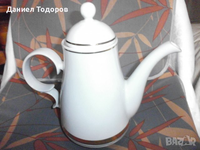 Стар Български Порцеланов Чайник, Кана с  Позлата , с Налична маркировка, снимка 2 - Сервизи - 38987931