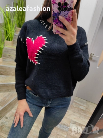 Черен пуловер със сърце, снимка 2 - Блузи с дълъг ръкав и пуловери - 52771371