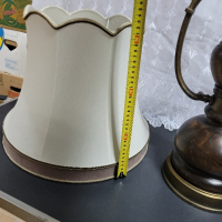 масивна настолна лампа с шапка , снимка 2 - Настолни лампи - 44660306