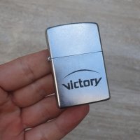 Оригинална Лимитирана 2006 година бензинова запалка Zippo Victory зипо, снимка 1 - Запалки - 42548927